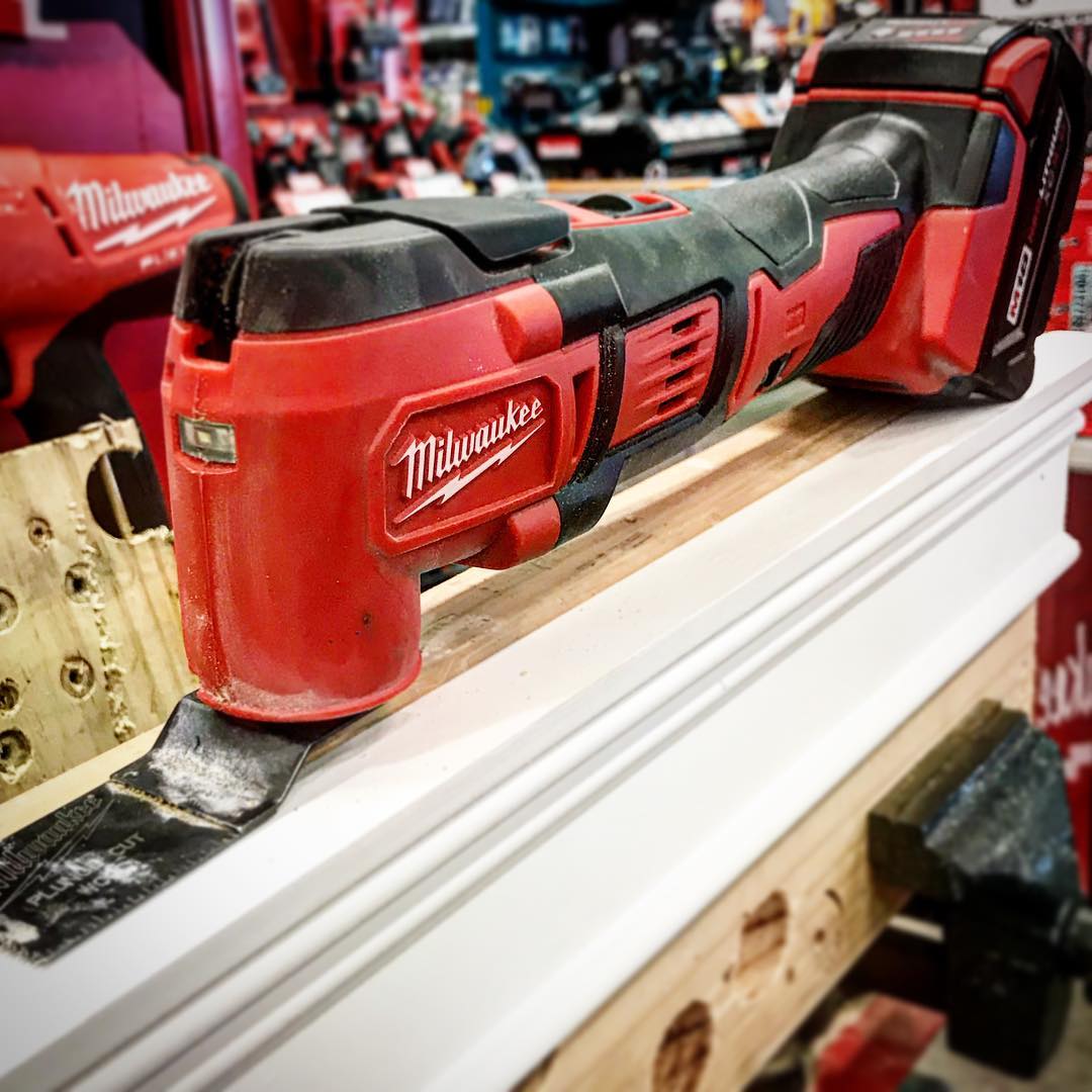 Credit: @seanbenjaminperry (Instagram)

We have all been there before. Needing to cut trim for a perfect fit. Tools like this <a href="/MilwaukeeTool/">Milwaukee Tool</a>  M18 Multi-Tool make those jobs a piece of cake 🍰 👌 #milwaukeetools

Check it out: ow.ly/HyVM30lg9Ap