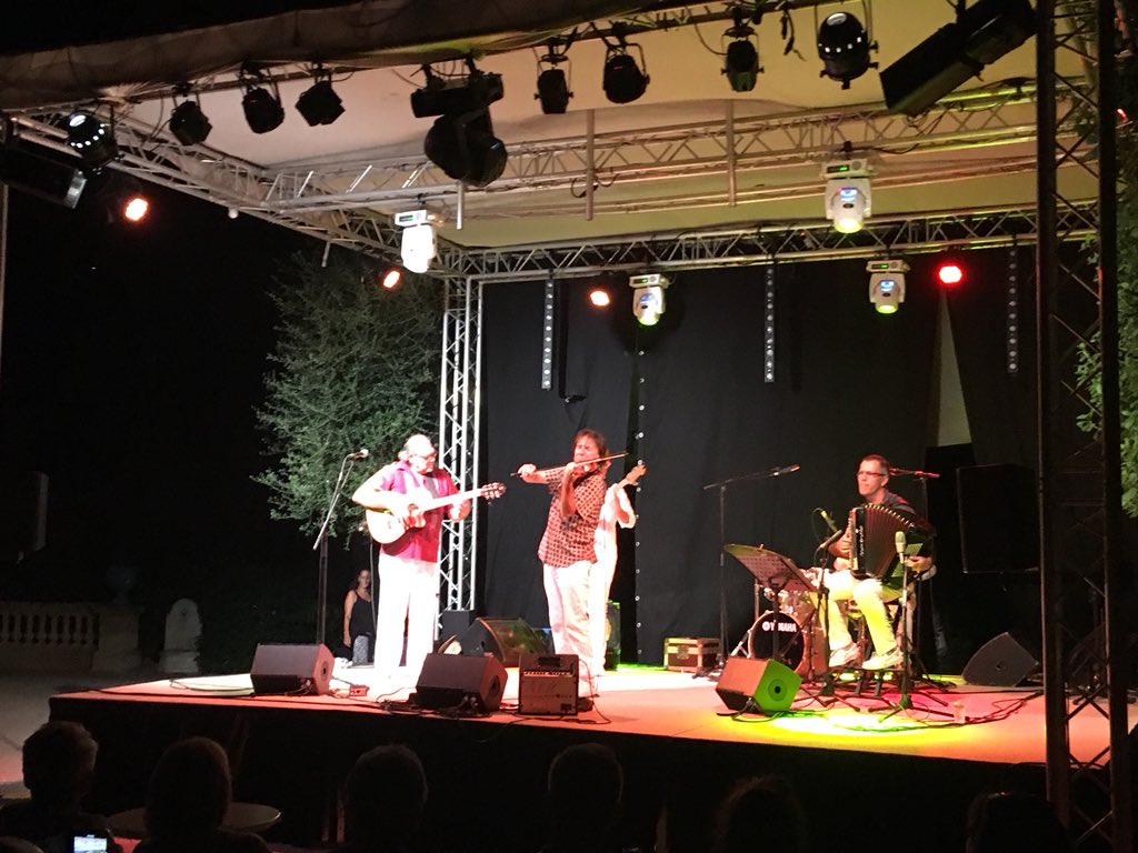 capdailofficiel's tweet photo. Ouverture de #CapJazz avec le #FrançoisArnaud #quintet pour « Cordes Latines » ! #SoireesEstivales du @AlpesMaritimes.
La suite les 6 et 7 août ! Venez nombreux, l’entrée est libre et gratuite !
Le programme sur https://t.co/Oin9CWQy2i https://t.co/lgoW9Zhal6