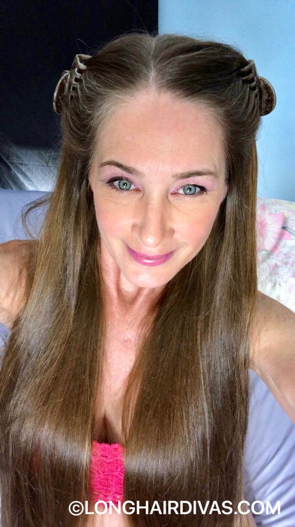 LeonaLongHair's tweet photo. If you missed my #vnalive #livecam last night itβs now posted at my site to stream or download. #longhair #hairfetish #webcam #femaleorgasms #hair #bigtitslive #legflexing #legs #membersonly https://t.co/b4V99WM9G8 https://t.co/gm5Q9QiIbg