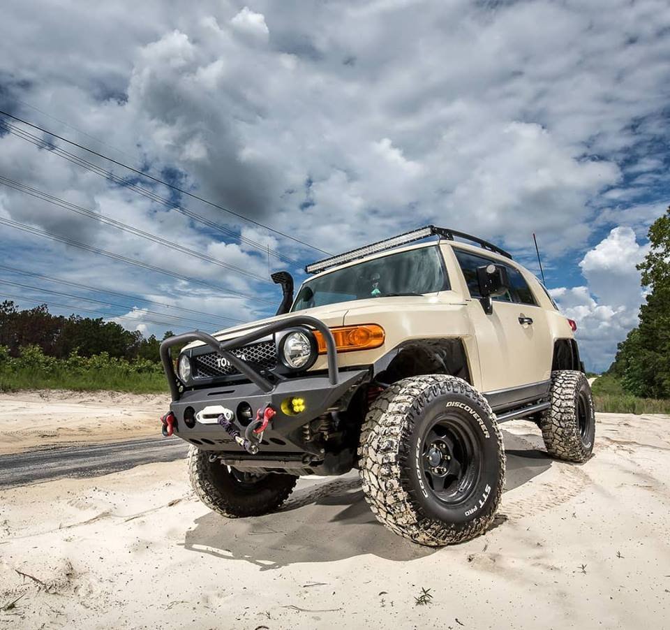 #FJFriday! Take a look at Derek Wheeler's rig equipped with our boss kit!

#toytec #toyteclifts #fj #fjc #toyota #toyotastrong #letsgoplaces #adventure