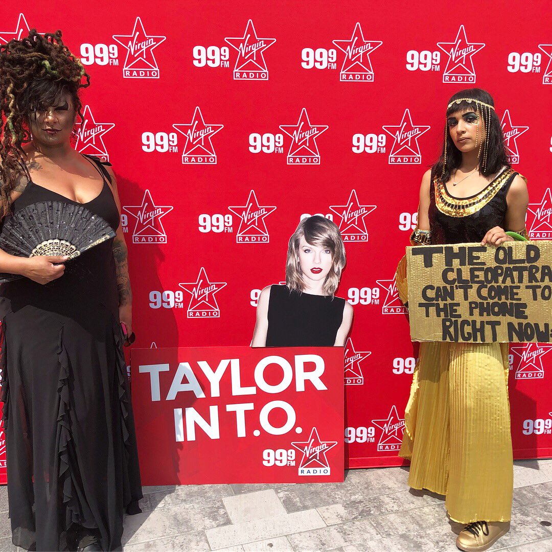 VirginRadioTO's tweet photo. Toronto has some serious #Swifties 🙌🖤 @taylorswift13 #ReputationTour #TaylorinTO https://t.co/HityK2W0DO