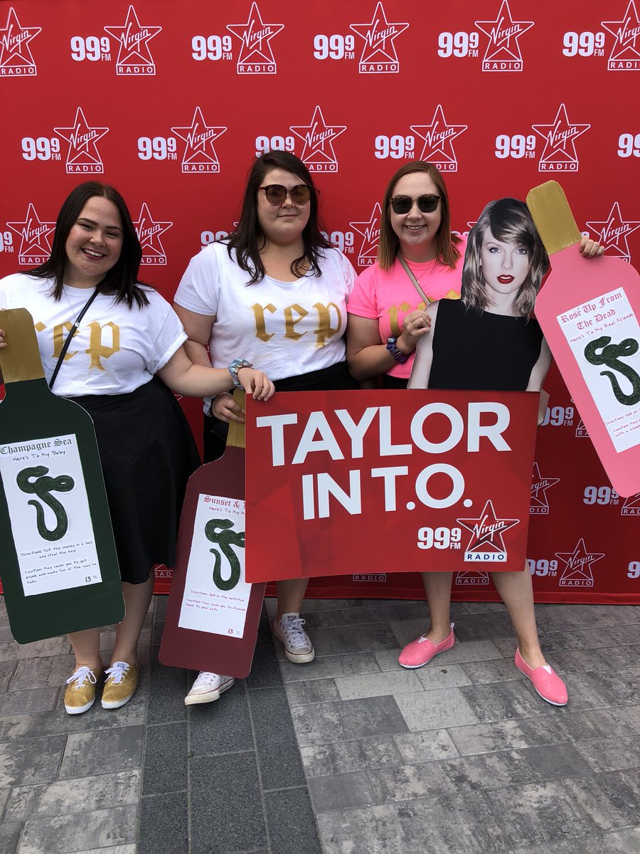 VirginRadioTO's tweet photo. Toronto has some serious #Swifties 🙌🖤 @taylorswift13 #ReputationTour #TaylorinTO https://t.co/HityK2W0DO