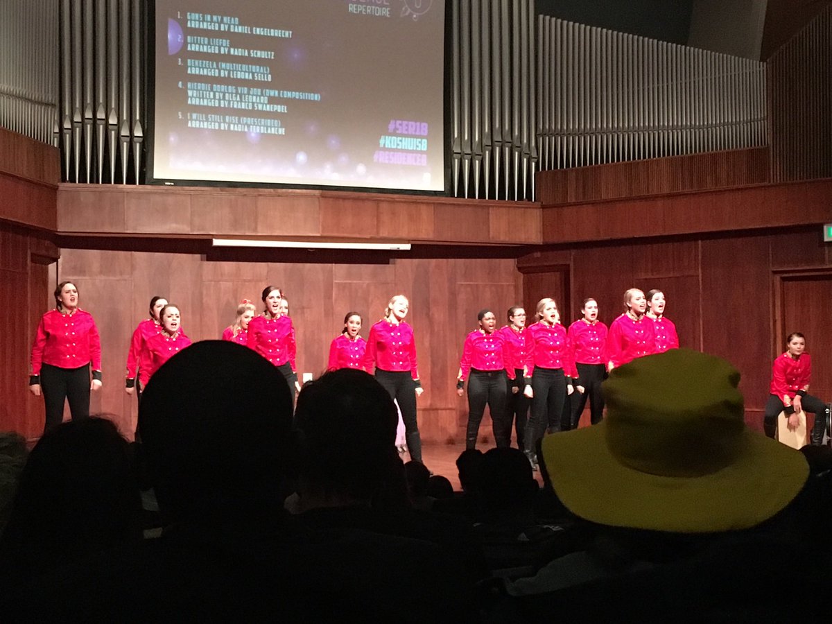 NWUkarlien's tweet photo. Hoe rooier, hoe mooier.
Pragtige dames in ñ pragtige kleur.
Alles is net mooi.
#ser18 #myNwu #karlienrooi https://t.co/jo1l5IUdyd