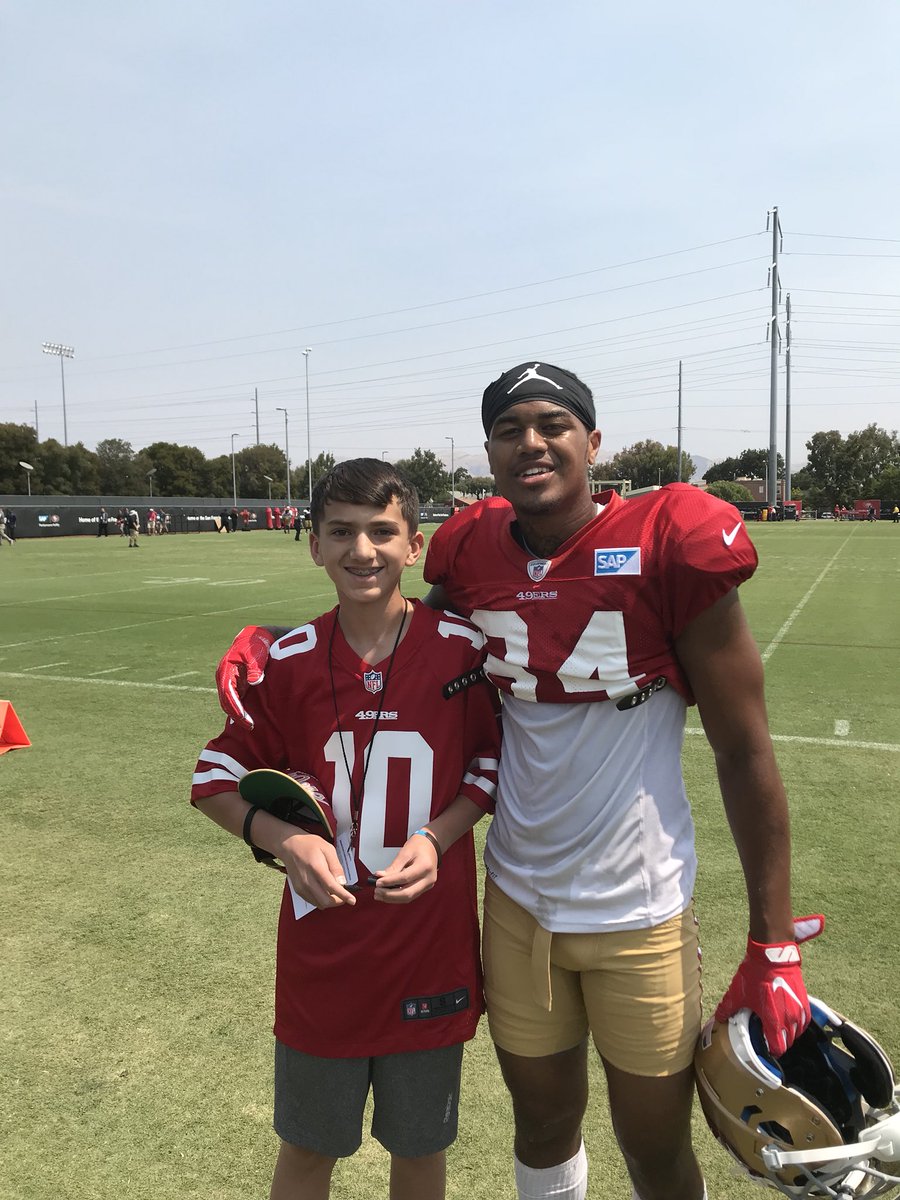 49er911's tweet photo. #trainingcamp2018 #49ers @49ers Thanks @BournePoly11 for taking time for my son!! https://t.co/buOb3ZwqKN