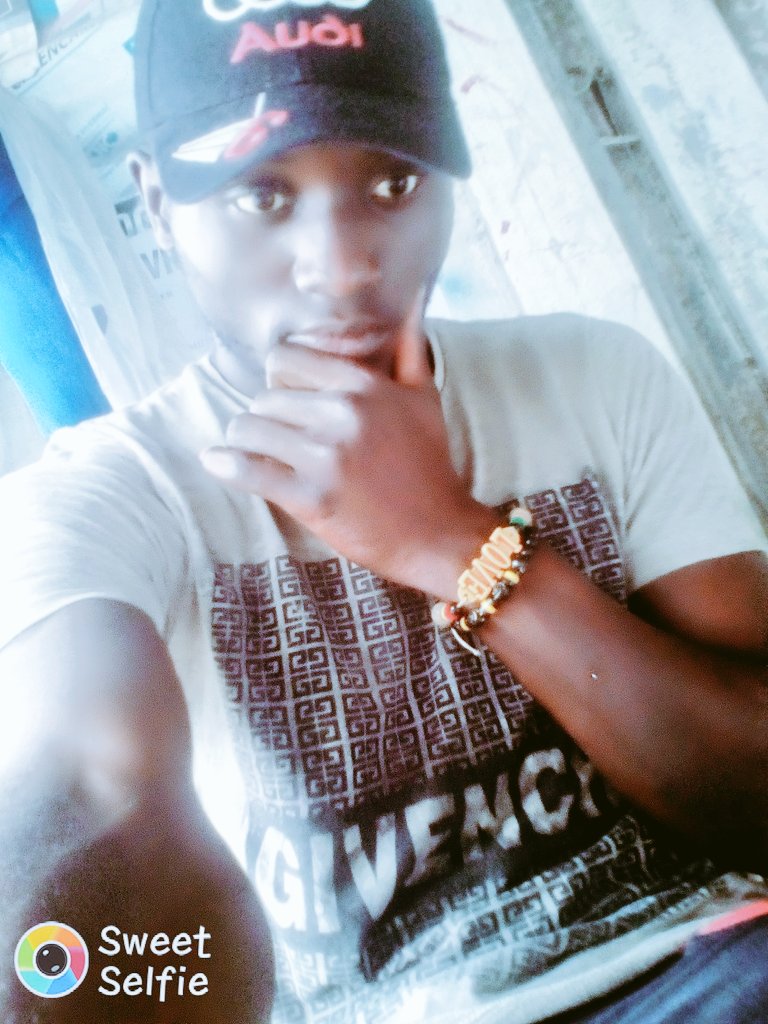 Lafane8's tweet image. Bonsoir ici moi c'est l'artiste rappeur et j'ai vraiment besoin de quelqu'un qui peut me soutenir s'ils vous j'ai besoin de l'aide