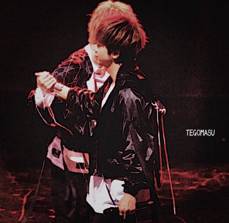 NEWSLovekmtk's tweet photo. このテゴマスやばい

力強く握り合ってるのがよくわかる。

雑誌とかで
「クラスにいたら一緒にいない」
とか言ってるけどやっぱりこんなに信頼しあってるし、2人にしかわからない世界がある。

それがこの2枚の写真だけでもよく伝わるくらいテゴマスというコンビは最強で最高のパートナーだと思う。 https://t.co/ylPgprjxiV