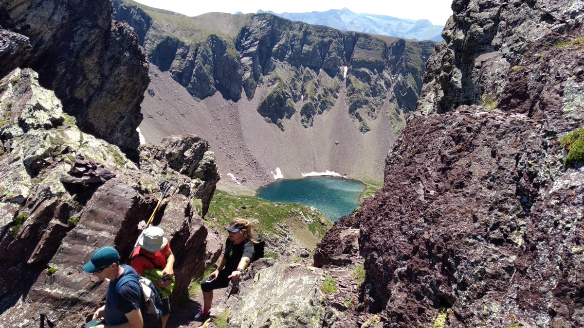 _solomonte_'s tweet photo. Porque nos encanta nuestro trabajo, lo compartimos!!
Excursión hoy al lago #Urdiceto 

#Sobrarbe
@_solomonte_ @SobrarbeGeopark https://t.co/fhHYttPiaW