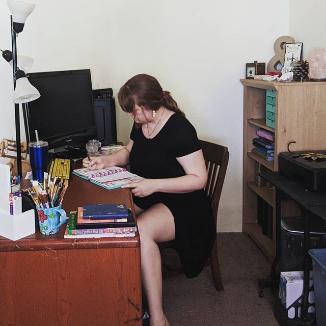 BrendaPlamann's tweet image. #augustcbdchallenge Day3: #planningspace

This big, beautiful, often messy, desk I found at Goodwill for only $6.00! It is a 6ft long beast....and it is my happy place. This is where I sit and dream and plan and work. It sounds silly, but this is my anch… ift.tt/2Mgel8B