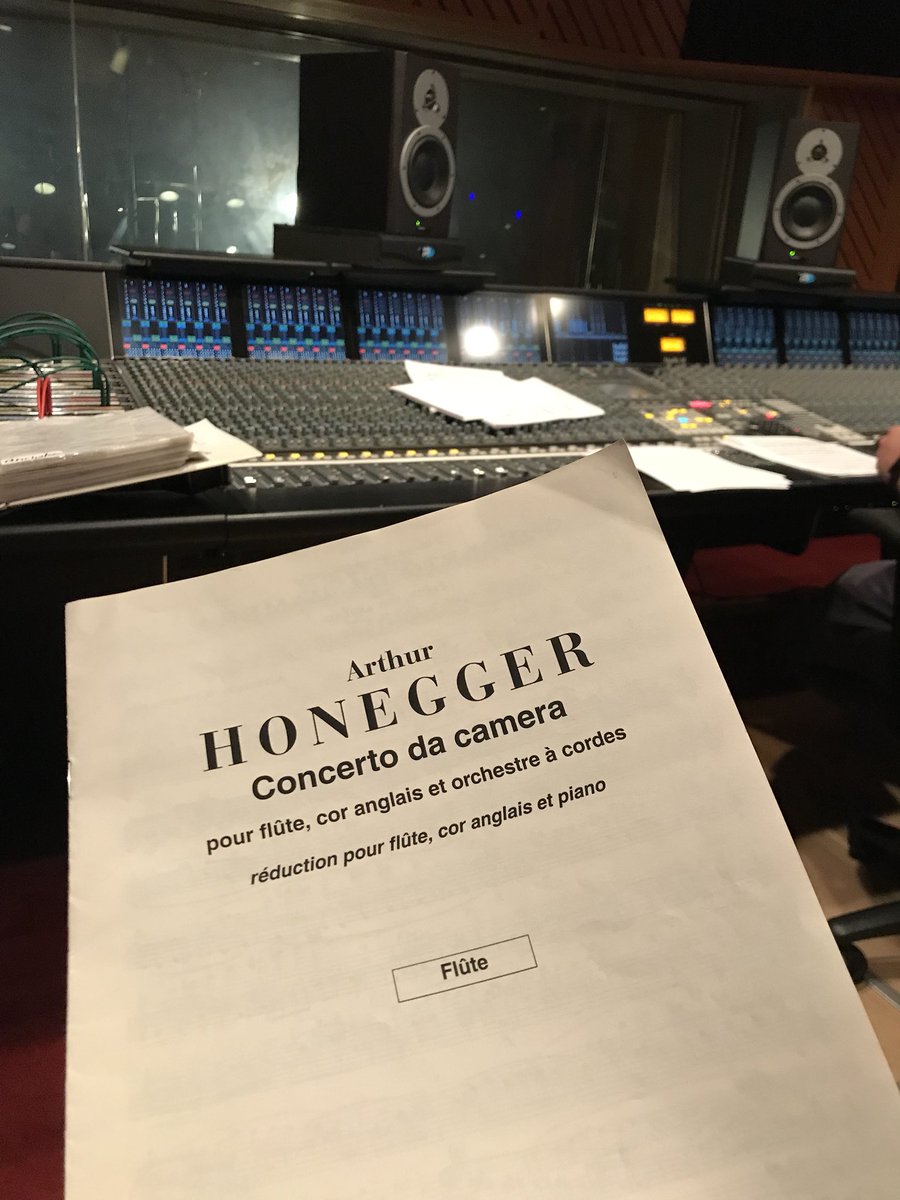 fluteplusreeds's tweet photo. One down π€π§ππΆ #honegger #boom #thistrioislit #π₯ https://t.co/Lf0HTQkJ2y