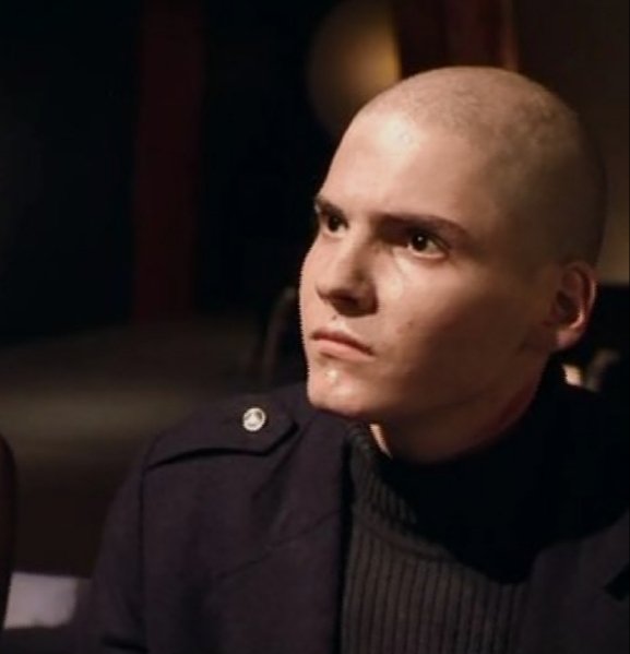 DanielBruhlNews's tweet photo. Nooooooooo! 😭 This is quite literally what nightmares are made of! Skinhead #DanielBrühl from 1999 #German film Schlaraffenland. 🇩🇪 it's a good job he obviously loves his hair as much as we do and has never done this since! Phew! 😥🙄 #BanTheRazor https://t.co/OJgIRpC6pS
