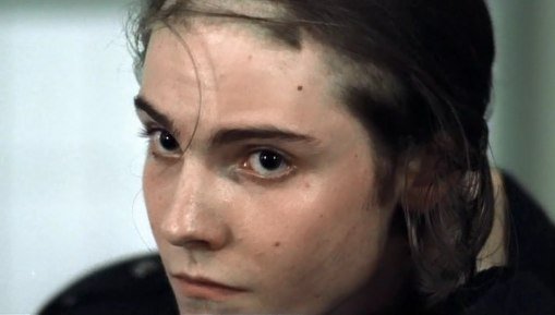DanielBruhlNews's tweet photo. Nooooooooo! 😭 This is quite literally what nightmares are made of! Skinhead #DanielBrühl from 1999 #German film Schlaraffenland. 🇩🇪 it's a good job he obviously loves his hair as much as we do and has never done this since! Phew! 😥🙄 #BanTheRazor https://t.co/OJgIRpC6pS