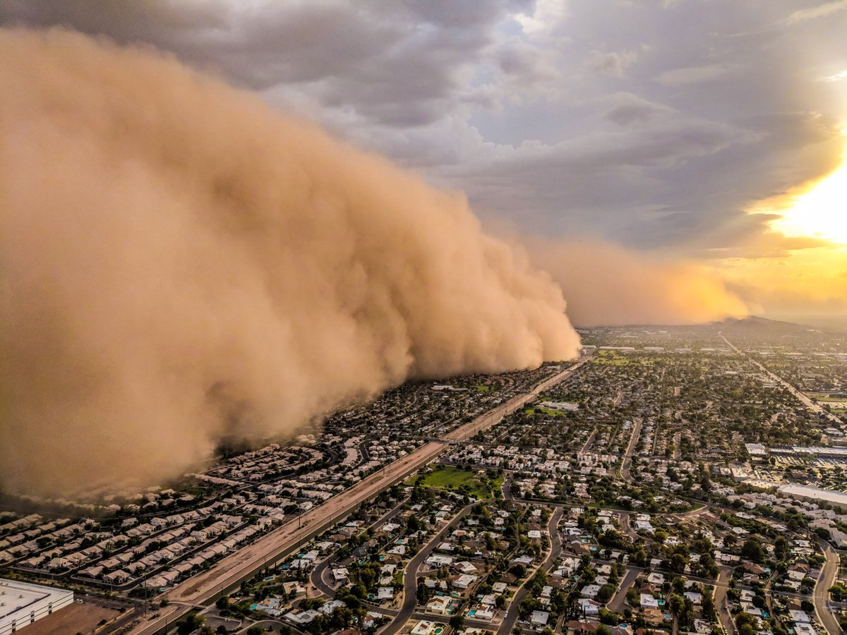📸 Image du jour : violente tempête de sable à #Phoenix, aux États-Unis, il y a quelques heures. (Jerry Ferguson)