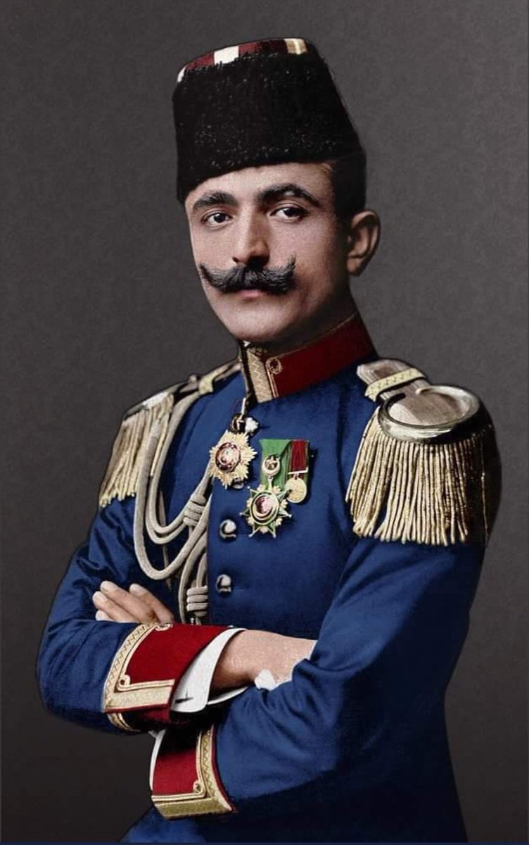 Yine bir dağ gibi, bir dev gibi doğrulacağız
Yeni bir ruh doğacak toprağımızdan
Tanıyacak bizi dünya yeniden heyecanla
Burma bıyığımızdan, kalpağımızdan.Ruhu şad olsun mekanı cennet olsun #EnverPaşa