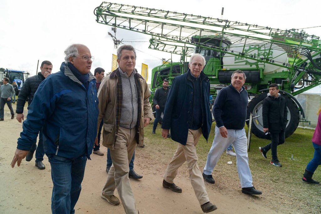 lmetchevehere's tweet photo. En #ExpoRuralVillaguay acompañando a los productores y a las economías regionales, motor del desarrollo de nuestro país. https://t.co/HD2bCcemNA