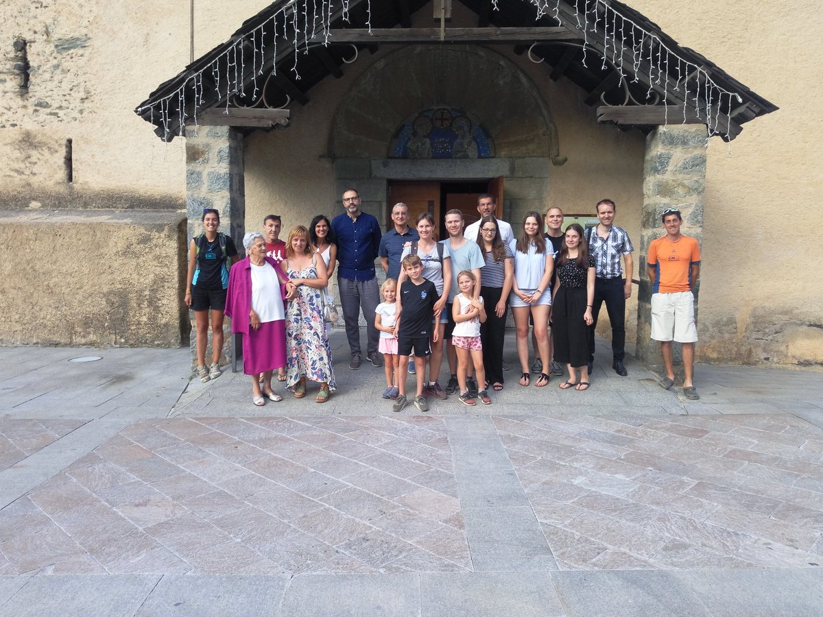 JoanRamonMarina's tweet photo. Al #CULC18, a mitja tarda, hem aprĂšs d la mĂ d'Ignacio Ribas com Ă©s l'orgue d #lamassana, els seus sons i la seva Ă nima. Gran descoberta q hem fet amb altres famĂlies! El Campus tĂ© aixĂČ: Ă©s un cercle permanent d contactes i realitats q no tenen aturador. @GovernAndorra @IRLlull https://t.co/wvoQyXL5rq