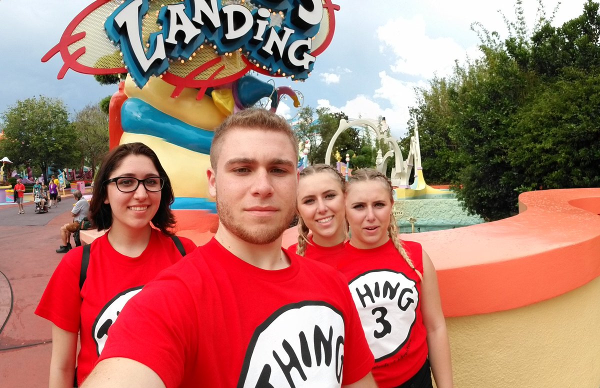 charrley_wer's tweet photo. Ever feel two-faced? Yeah, me neither.
#universalorlando #Throwback #panoramafail https://t.co/0oVJ3E9vPb