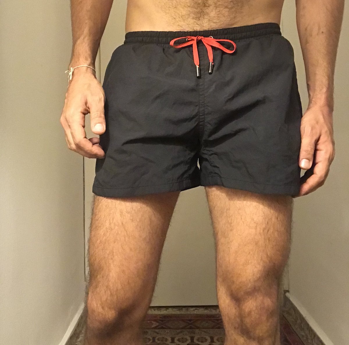 MarioAnguloTV's tweet image. Acabo de bajar a la boca del metro de mi barrio para comprarme este bañador por 3 EUROS en @wallapop de la firma @antonymorato 🤷🏻‍♂️ ¿3 euros? ¿En serio? He triunfado 🏆