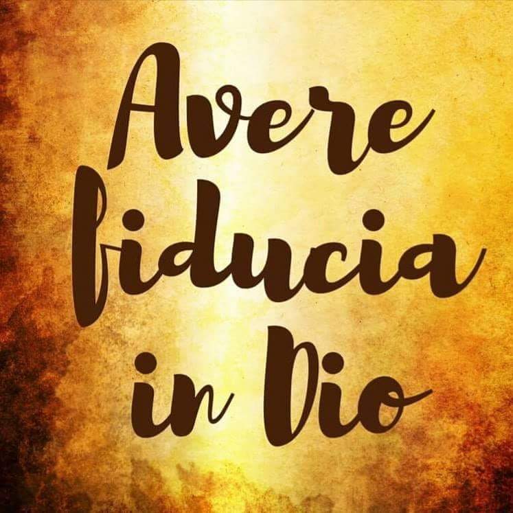 Se i nostri occhi si chiudono,
veglia in te il nostro cuore;
la tua mano protegga
coloro che in te sperano.

#buonanotte