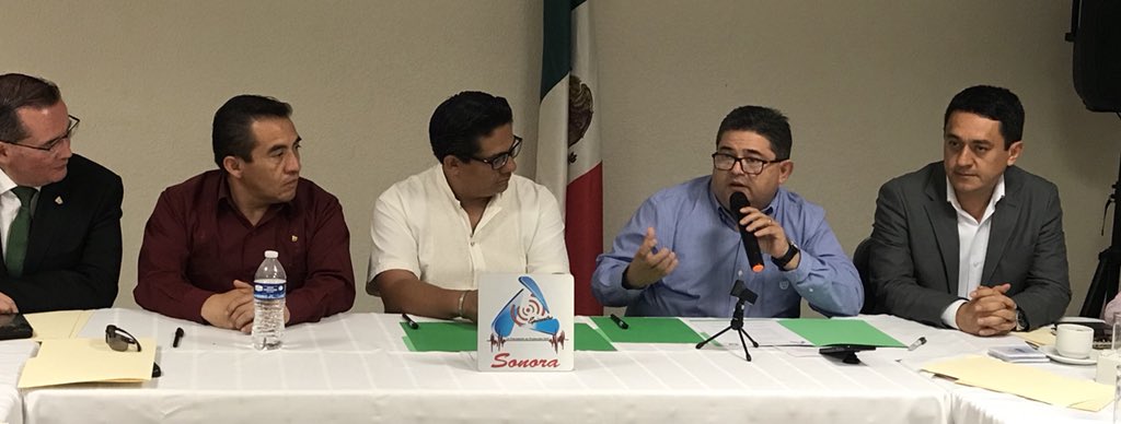 ConsejoINCIDE's tweet photo. Firman convenio de colaboración INCIDE Y Radio Epicentro como alianza estratégica  y suma de esfuerzos  para mantener informados a la  sociedad, fomentando la cultura de la protección civil. 
#INCIDIENDO #EPICENTRO https://t.co/u1CQQw6AzC