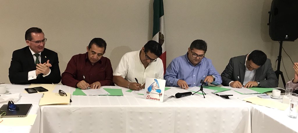 ConsejoINCIDE's tweet photo. Firman convenio de colaboración INCIDE Y Radio Epicentro como alianza estratégica  y suma de esfuerzos  para mantener informados a la  sociedad, fomentando la cultura de la protección civil. 
#INCIDIENDO #EPICENTRO https://t.co/u1CQQw6AzC