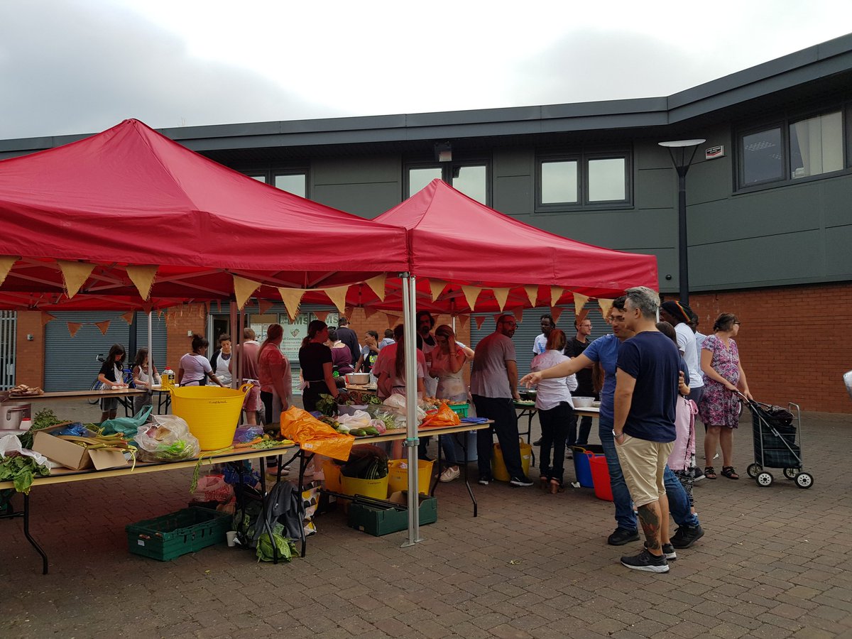 thehullwewant's tweet photo. Thank you to: @freedomcentrehu for hosting Feast in the East &amp; @TimeBank_HER &amp; @emsyorkshire @FreedomFestHull @ArtlinkHull for feeding &amp; the @bus_hull for entertaining everyone &amp; @YwcdU students for helping #thehullwewant gather dreams &amp; people of Preston Road for coming along👍 https://t.co/uFjJGYFMs2