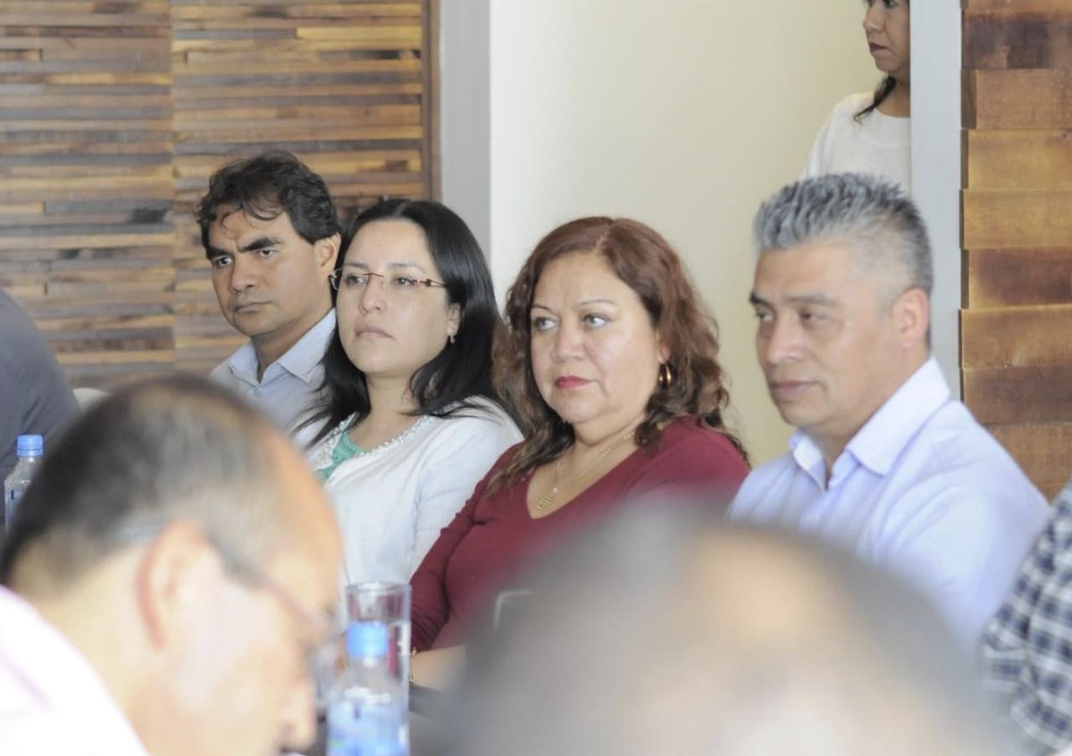 NormaLayon's tweet photo. En diálogo con integrantes de #COPARMEX Texmelucan, escuché las propuestas del organismo empresarial para impulsar la economía local. A su vez, refrendé mi compromiso para trabajar en equipo y hacer de nuestro municipio, una #CiudadDePrimera. https://t.co/k3XapAgSHf
