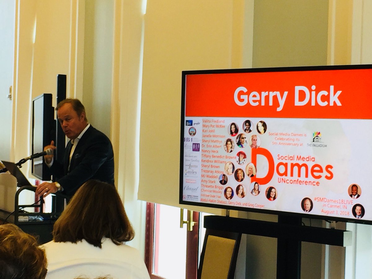 TalesofOz's tweet photo. Thanks for the social media tips, @GerryDick. #SMDames18 https://t.co/LIWKI3BtPI