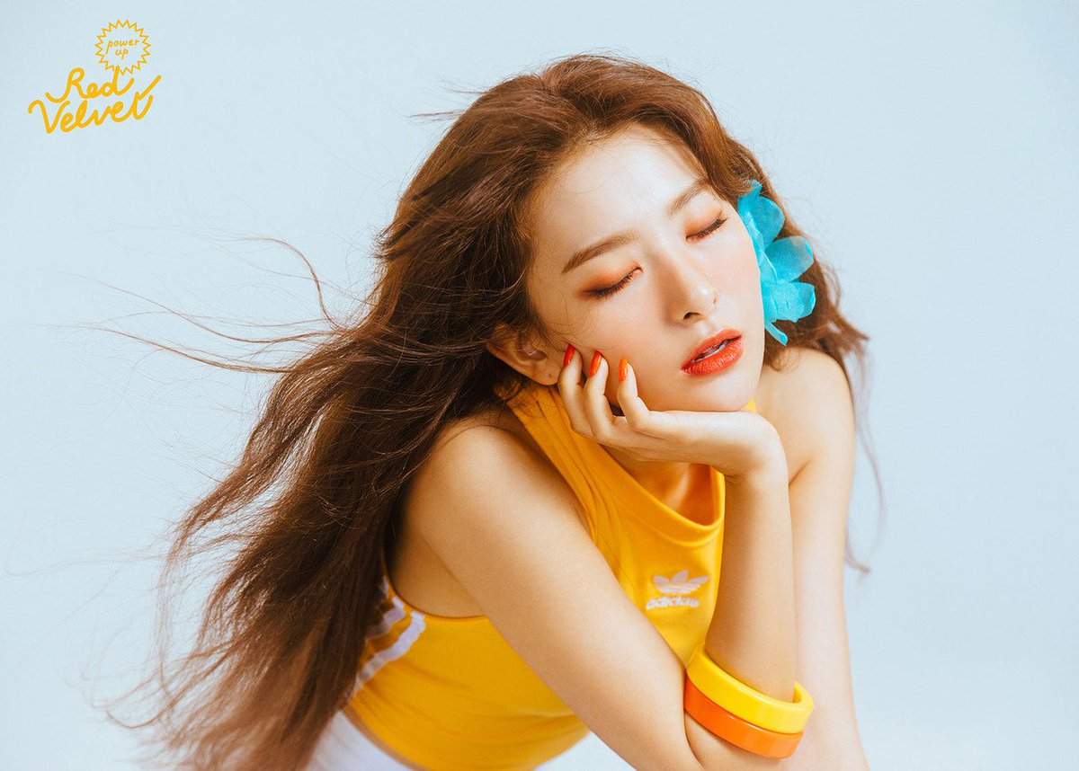 KSGUpdates's tweet photo. the most beautiful woman https://t.co/EemHou2bNq