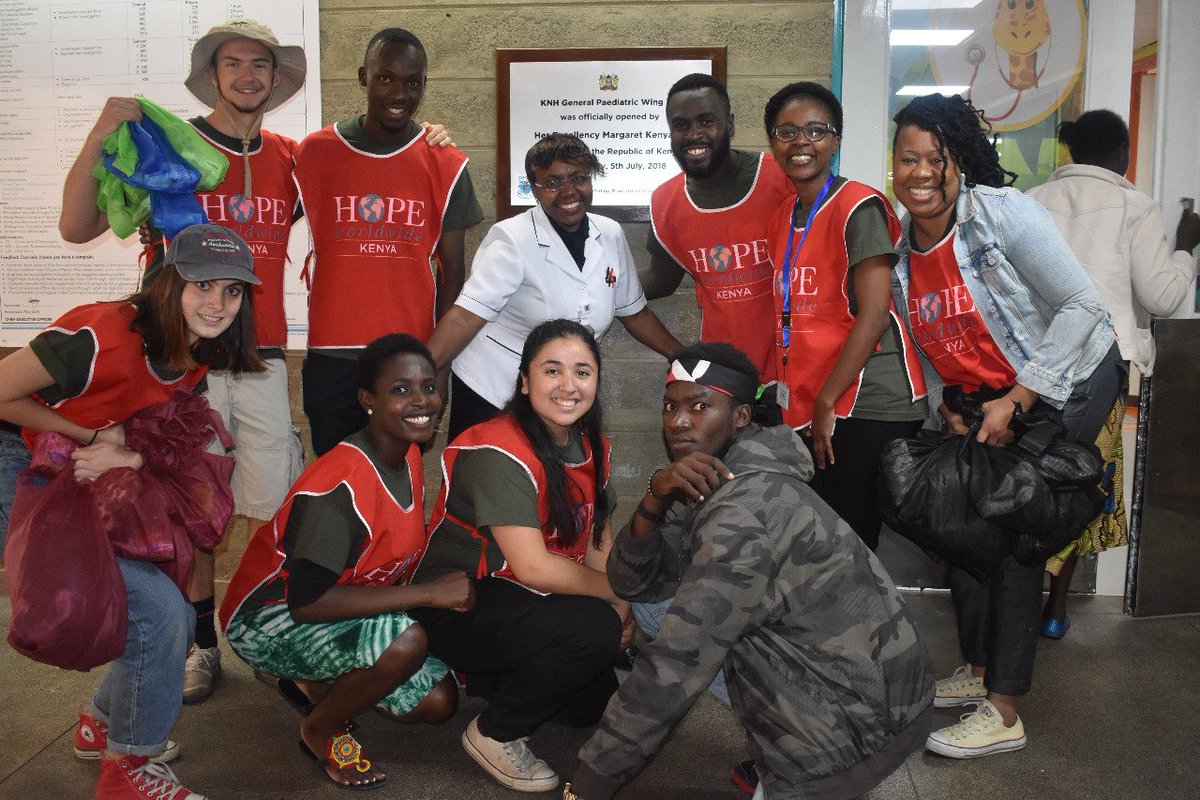 stom_wabuko's tweet photo. It was blessing just serving with this team at Kenyatta National Hospital @HOPEworldwide @HopeYouthCorps #KenyaDigIt #HVC2018 https://t.co/pVAbSHv8Vf