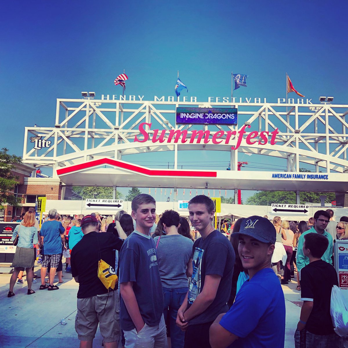MrsKittoe's tweet photo. #parksidepicturechallenge #music/dancing #summerfest #imaginedragons https://t.co/2cLWgwE6wM