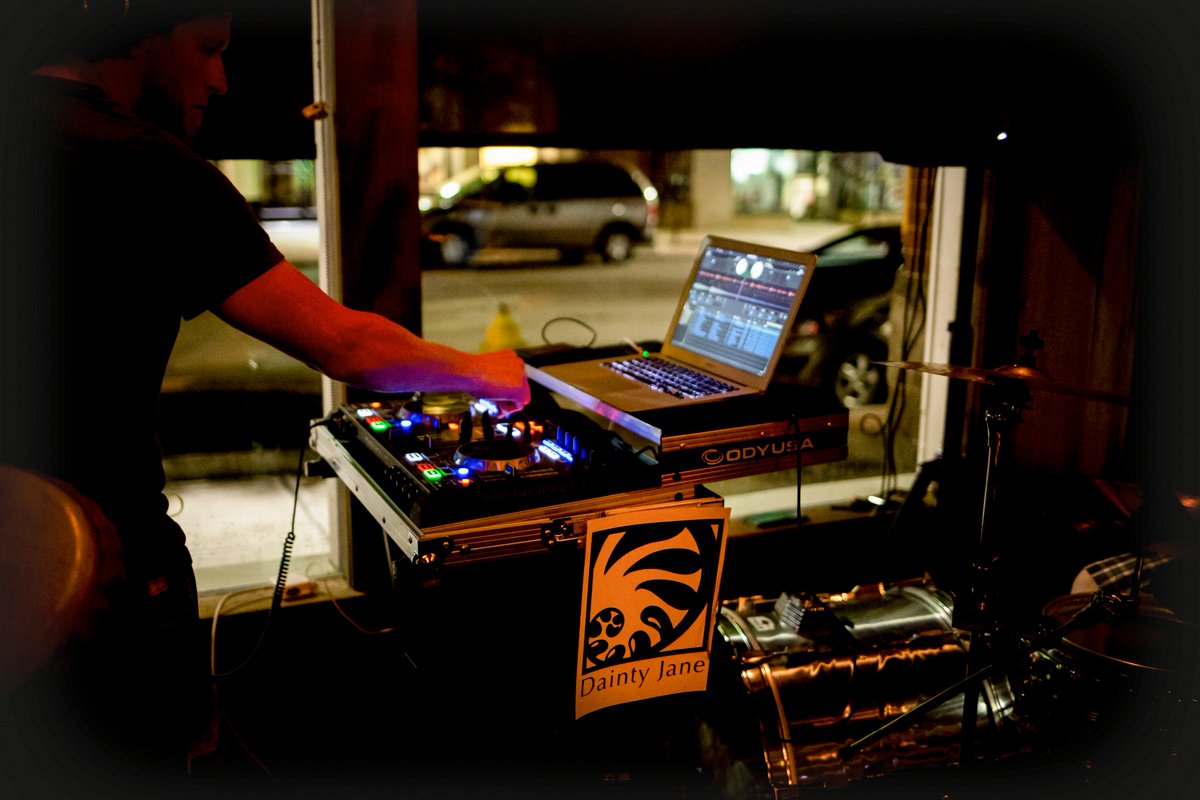 tin202wv's tweet photo. @djDavidReyn is performing tonight! Swing by and see them live from 10pm - 12am! #livemusic #absinthefunk #tin202 #morgantown #wv #daintyjane #djdavidreyn https://t.co/KP6XHSlYrM