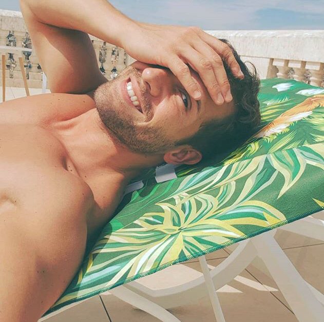 MB_Katherine's tweet photo. Amigas, si no tuiteo tanto es porque no consigo salir sel Instagram de Pablo Alboran.

O sea, es este tio el hombre de mis sueños? https://t.co/0rDPSFbMa6