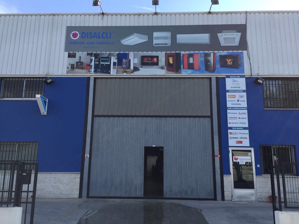 Disalcli's tweet photo. Soportando este #CalorMortal! ¿ya has visitado nuestra web? https://t.co/E0CzlSBl1K #Climatización #Biomasa #Ventilación #Refrigeración #Calefacción #disalcli os desea #FelizFinde https://t.co/xH58L9NGZr