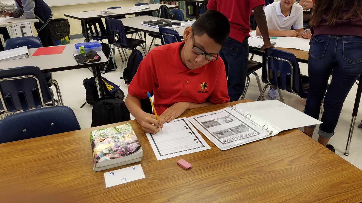 Kat_Johnson_22's tweet photo. My students working stations to apply scientific method! @PDNorte_PK8 @gary79938 #sciencemoves https://t.co/lx2LawIPxu