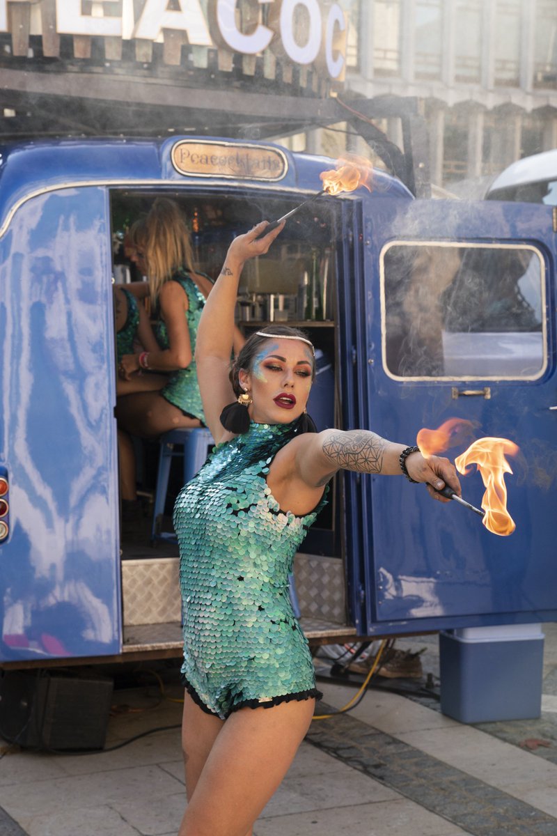 thecityofldn's tweet photo. Ready for day two of our circus spectacular in @GuildhallLondon celebrating #WomenWorkPower. @ThisIsArtBars cocktail emporium with its shimmering sequins and supreme mixology skills will be providing the ultimate beverages throughout the evening. https://t.co/jjWoHkjfsV