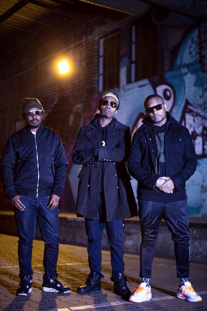 SQinisekoZungu's tweet photo. Wemhlobo wami,mhlobo wami akaze ngibon'intenjena imihlol'intenjena🙌🔥💦yaaas good to see you together gents @MrCashtime @MaEzeeDoesIt @ntukzasa iskhathi sokujabula🙌🔥🔥 https://t.co/SIRtegQlo2