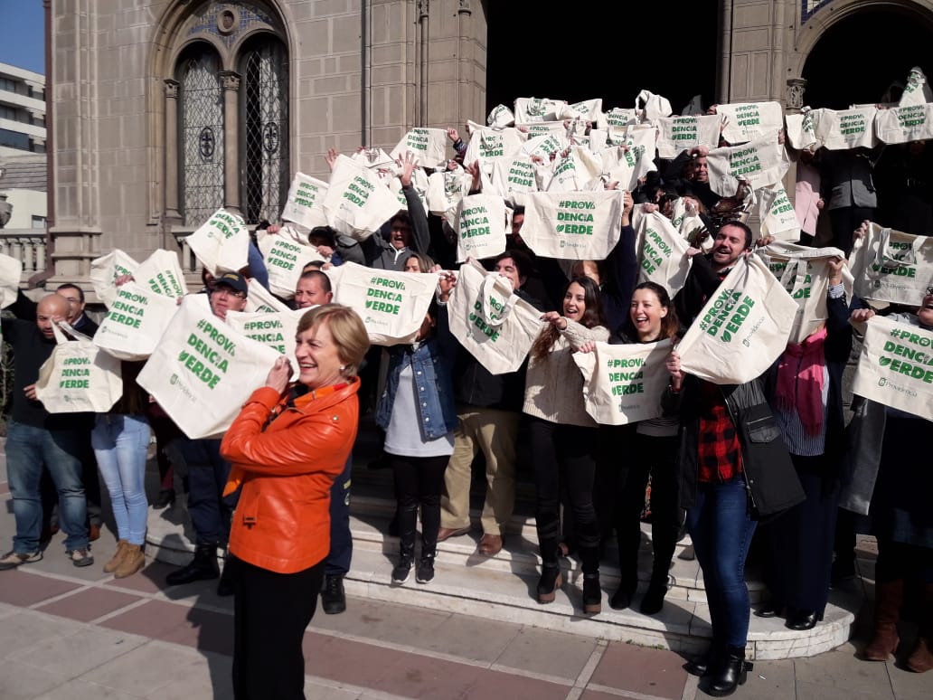 Muni_provi's tweet photo. ¡PROVIDENCIA DICE #CHAOBOLSASPLÁSTICAS! 👋🏻♻️ https://t.co/C3iQkBbaL9