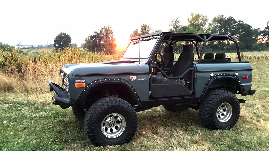 tomsoffroad76's tweet photo. Our buddy Jason's beautiful gray Bronco at Agate Ridge Vineyard. #earlybronco #tomsbroncoparts #tomsbronco #bronco #ford #fordbronco #classicbronco #broncodriver #fordbroncodaily #broncooffroad #winecountry #oregon #sunset #battleshipgray https://t.co/Txoo1XwE8Q