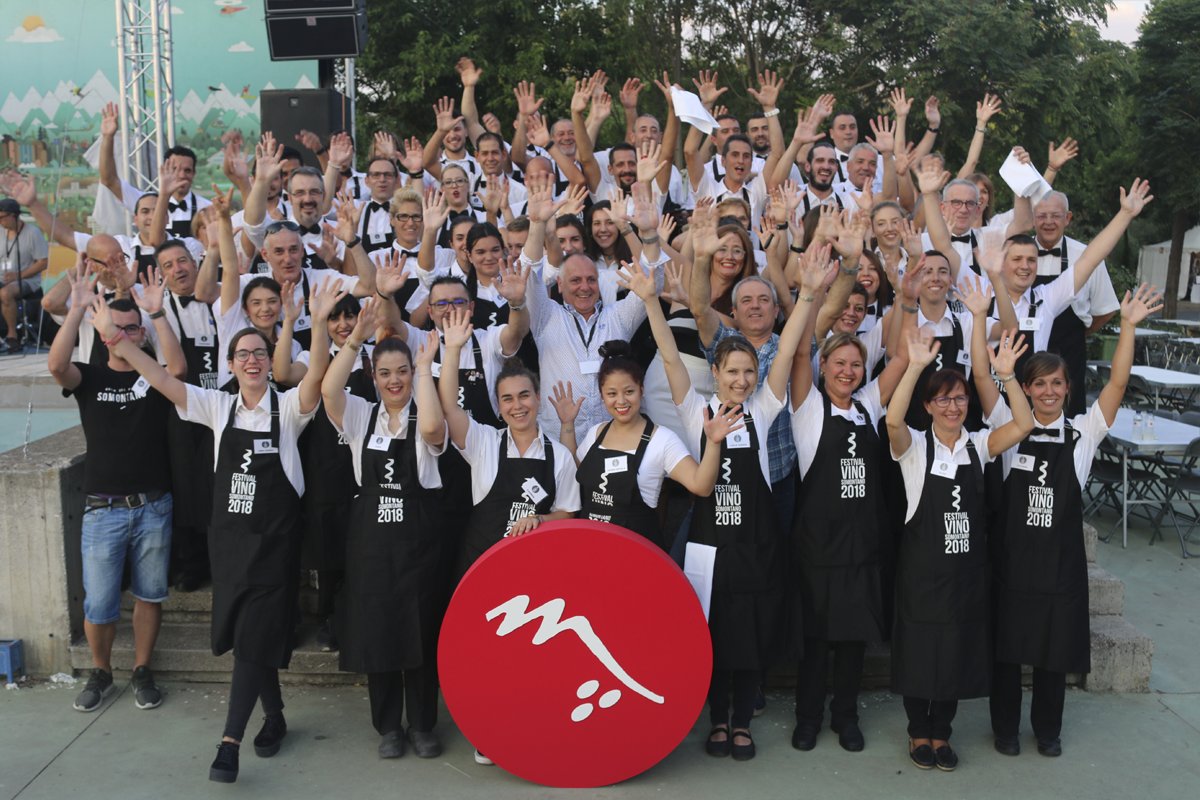 DOSomontano's tweet photo. Ayer vivimos una primera jornada fantástica del #FestivalVinoSomontano ¡Hoy ¡¡¡¡más!!!! Fotos de @BorjaMarinosa https://t.co/WuDsgJ0U06