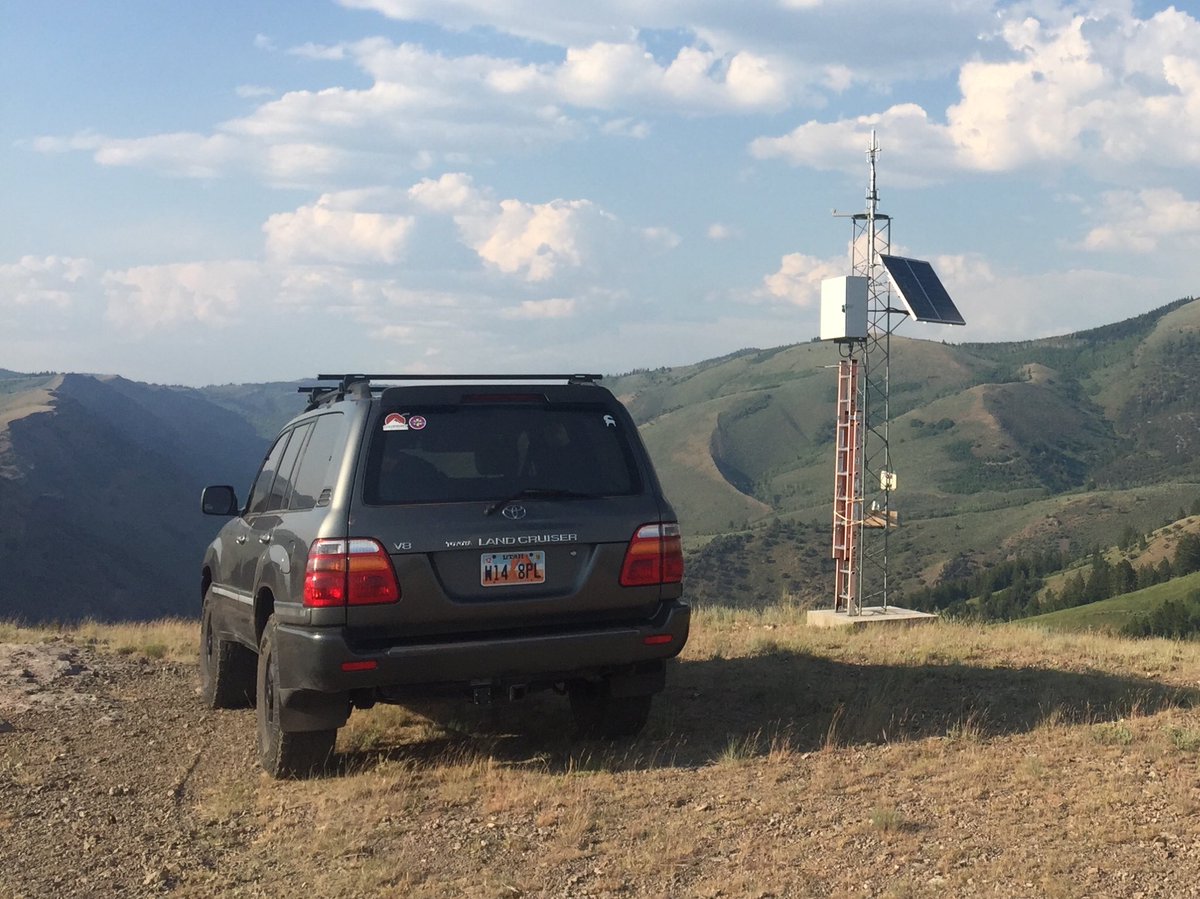iXnayNetworks's tweet photo. It is webcam maintenance season. Here we are trying (again) to get a camera working on the radio tower at @PineCreekResort https://t.co/FGb4Fn5CY7