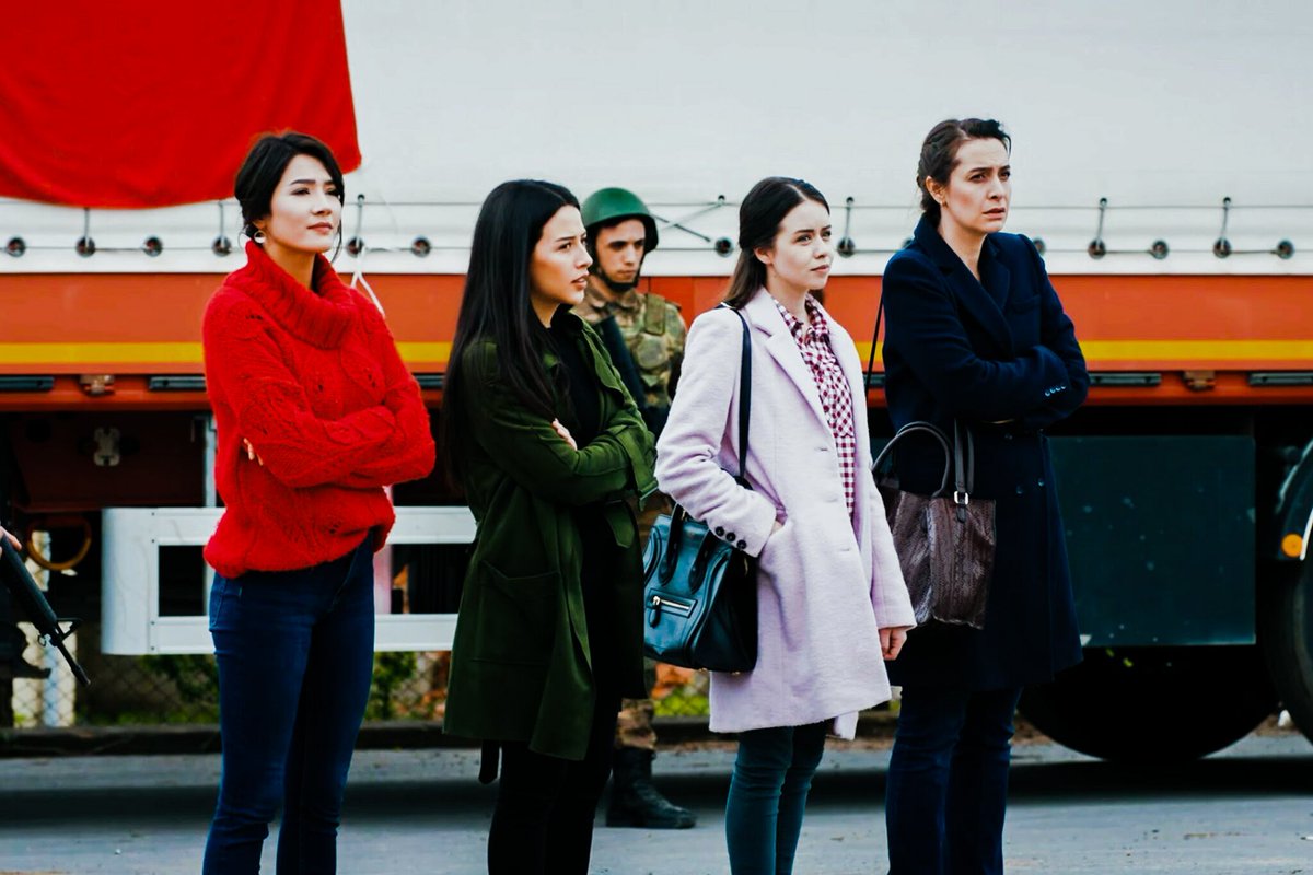 benimadimormann's tweet photo. Yeri geldi birlikte ölümü hiçe sayıp mazluma el uzattılar, yeri geldi ölümün acısını birlikte yaşadılar.
#ilaydaıldır #aybükepusat 
#nazlıkaçmaz #baharkutlukarasu
#bahnaz #söz https://t.co/jSht4owdLj