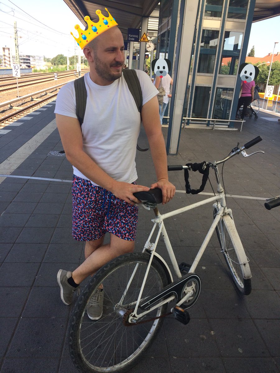 KingMartin1st's tweet photo. Fit as usual. Ready for cAfé-fAhrt.
#Fahrrad #Model #BVGcollection #Bachelorette https://t.co/GuameYCgZO