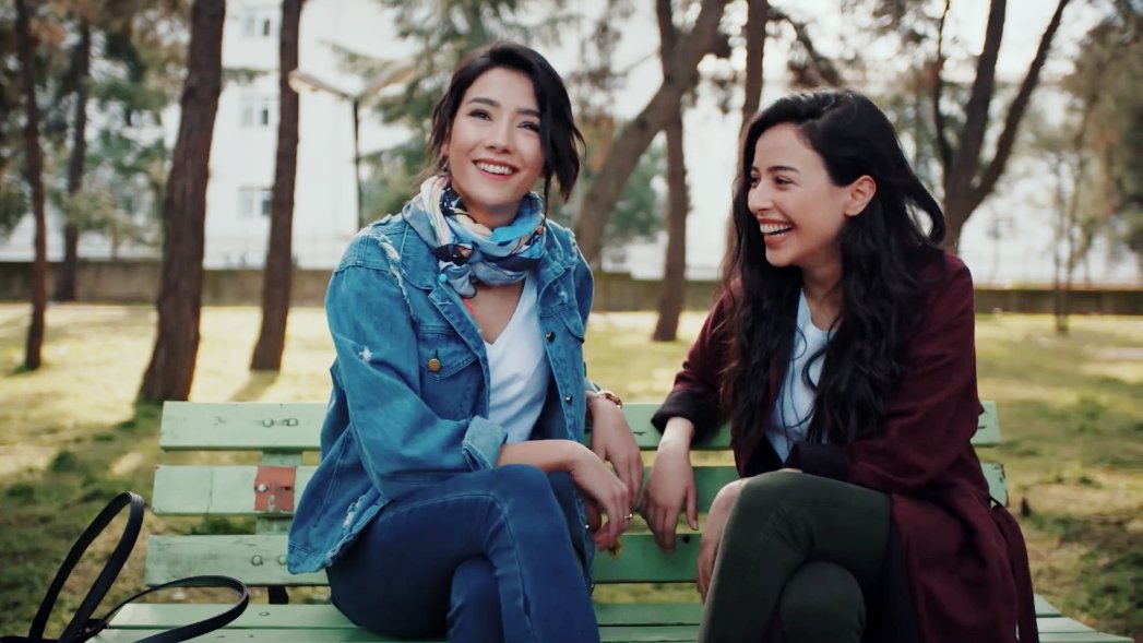 benimadimormann's tweet photo. İki cesur ve merhametli kadın, iki güzel kalpli insan, iki iyi dost oldular. Çok da güzel oldular.
#ilaydaıldır #aybükepusat 
#nazlıkaçmaz #baharkutlukarasu
#bahnaz #söz https://t.co/ARfQ2qEXjr