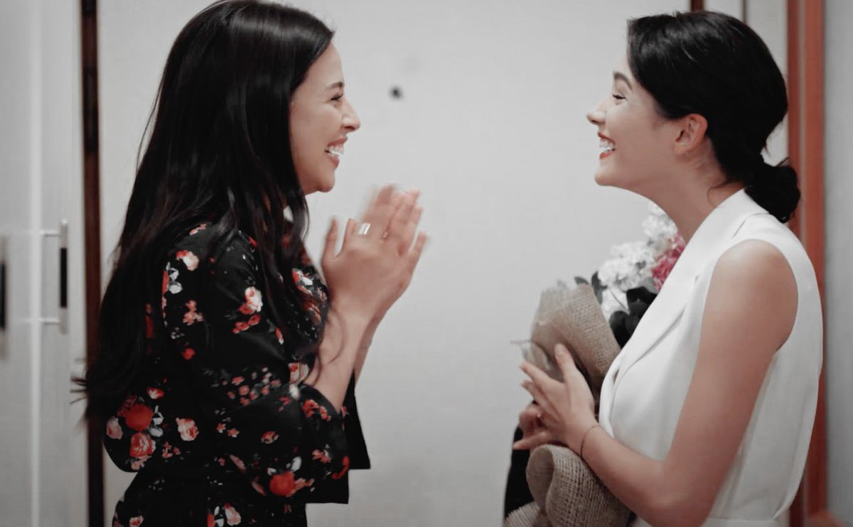 benimadimormann's tweet photo. İki cesur ve merhametli kadın, iki güzel kalpli insan, iki iyi dost oldular. Çok da güzel oldular.
#ilaydaıldır #aybükepusat 
#nazlıkaçmaz #baharkutlukarasu
#bahnaz #söz https://t.co/ARfQ2qEXjr