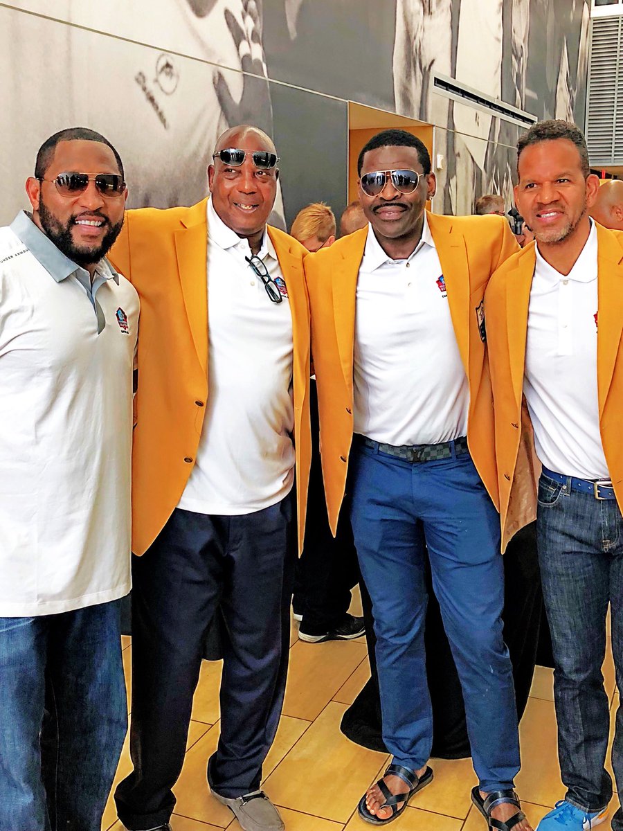 michaelirvin88's tweet photo. Having a great moment with these great men ⁦@ProFootballHOF⁩ ⁦@Andre_Reed83⁩ Ozzie Newson and the rookie ⁦@raylewis⁩  #Greatness #cost and these men paid that cost and delivered GREATNESS https://t.co/yUBnJX03tP