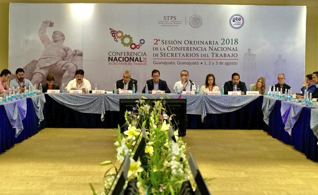 SIPINNA_MX's tweet photo. En el tercer día de la #CONASETRA2018 el Lic. Daniel Ponce del #SIPINNA habló sobre causas y efectos en la problemática del trabajo infantil, así como de los jóvenes en edad permitida para ingresar al mercado laboral. 
Imágenes e información @STPS_mx https://t.co/7OV3y4biOi