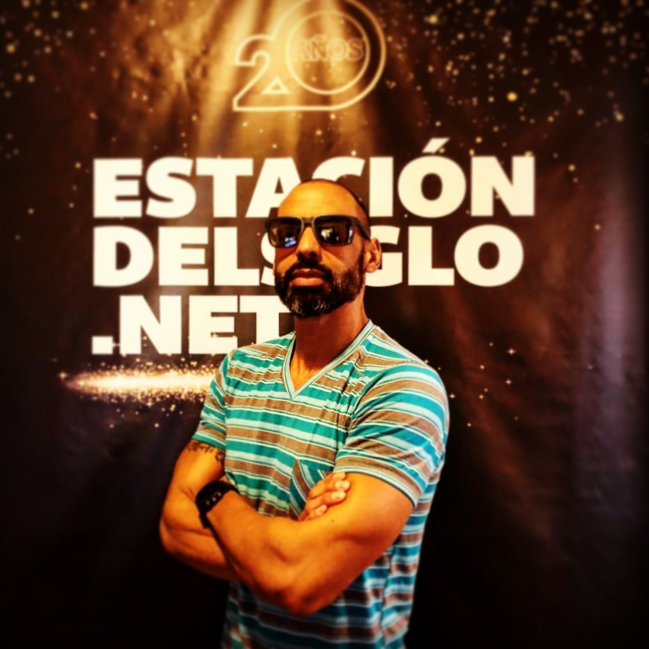 dario_def's tweet photo. Que bueno ser parte de esta gran radio @delSiglo1053 que me permite disfrutar haciendo #EPCEROCK #radio #aire #fm #estaciondelsiglo #20delsiglo https://t.co/gTEhbs9NrH