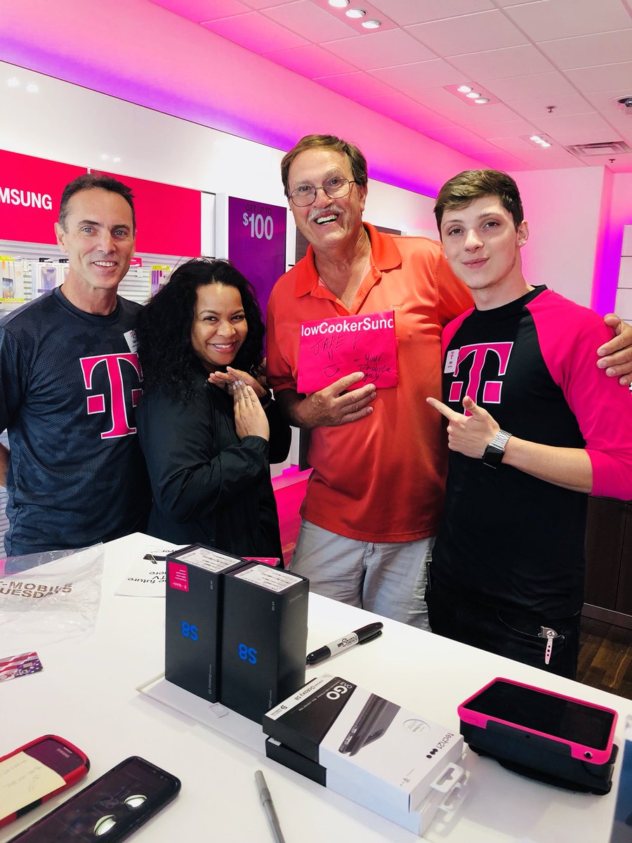 judithMbrad's tweet photo. Customer APPRECIATION @ St. Charles IL with Mr. Glenn who loves to grill💯 #LegereStyle #runSSG🌟 @JohnLegere @WinstonAwadzi @Kenyadunn12 @ghighfill3 @AndreaW1908 @lisaemcauliffe https://t.co/pZtgw3xQ9i