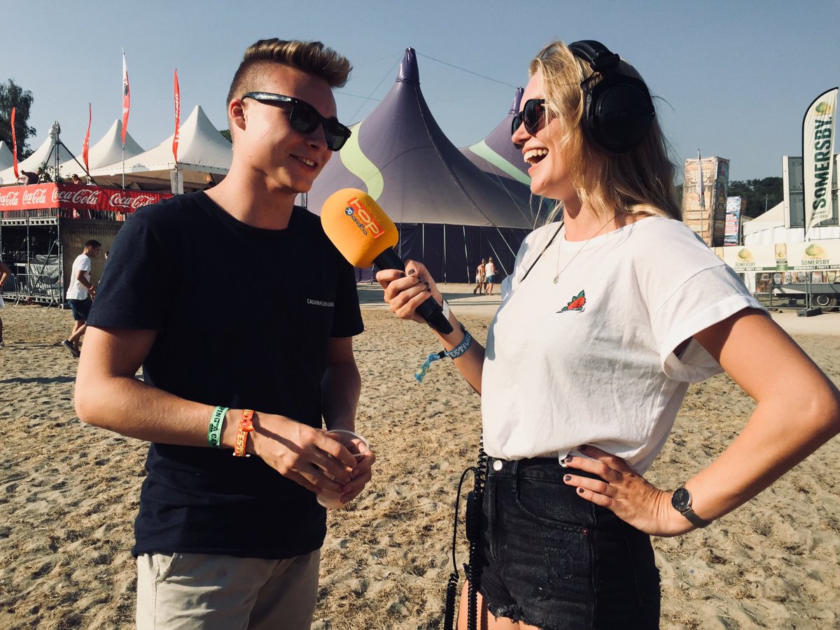 TOPradio's tweet photo. Ja, ook hier is het bloedheet maar onze Laura trakteert je op water! 💦 Nog tot middernacht hoor je ons live vanop #DanceDVision! #DDV18 https://t.co/NXD8Xe7c8h