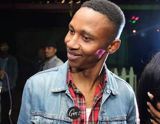 tebohoweezy's tweet image. When you Enter Adidas Shop and you see your Salary written on a Pair Of Shoes!😢😢😢😢😢